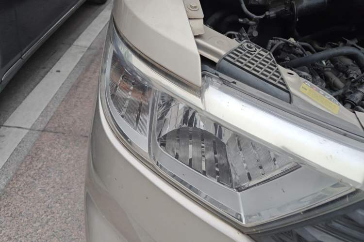 Used Wuling Hongguang V 2019 1.5L Jingqu Version China VI LAR Right Front Headlight