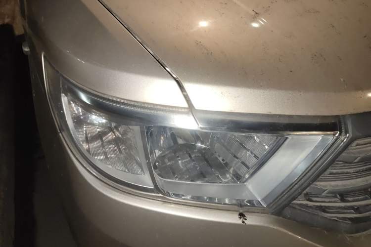 Used Wuling Hongguang V 2019 1.5L Jingqu Version China VI LAR Right Front Headlight
