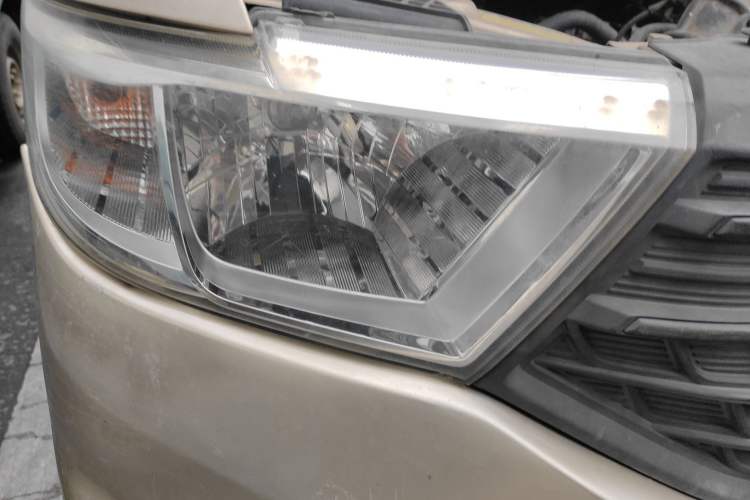 Used Wuling Hongguang V 2019 1.5L Jingqu Version China VI LAR Right Front Headlight