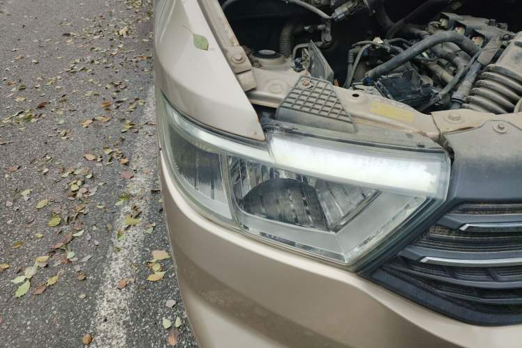 Used Wuling Hongguang V 2019 1.5L Jingqu Version China VI LAR Right Front Headlight