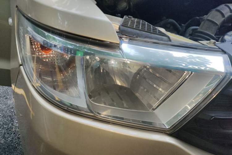 Used Wuling Hongguang V 2019 1.5L Jingqu Version China VI LAR Right Front Headlight