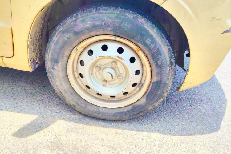 Used Wuling Hongguang V 2019 1.5L Jingqu Version China VI LAR Right Front Wheel Hub