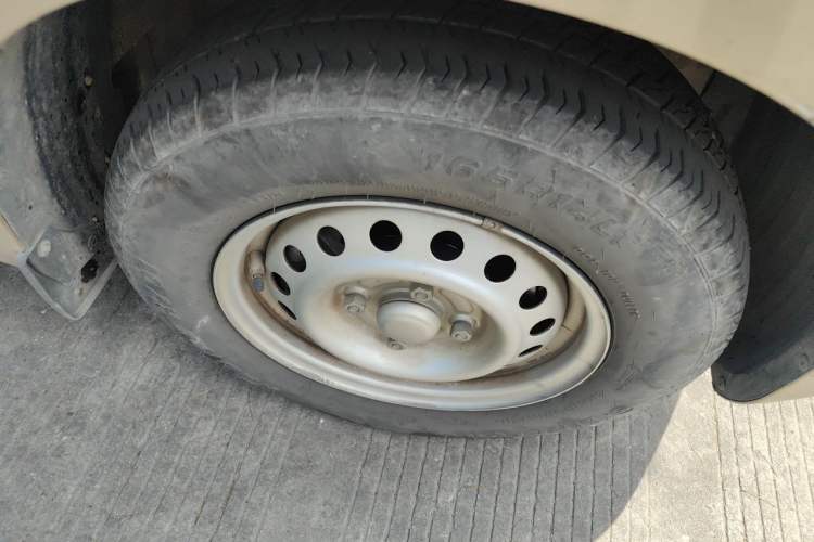 Used Wuling Hongguang V 2019 1.5L Jingqu Version China VI LAR Right Front Wheel Hub