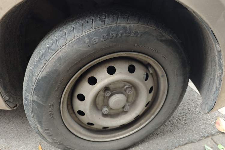 Used Wuling Hongguang V 2019 1.5L Base Version China VI LAR Right Front Wheel Hub