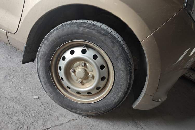 Used Wuling Hongguang V 2019 1.5L Base Window-Sealed Vehicle China VI LAR Right Front Wheel Hub