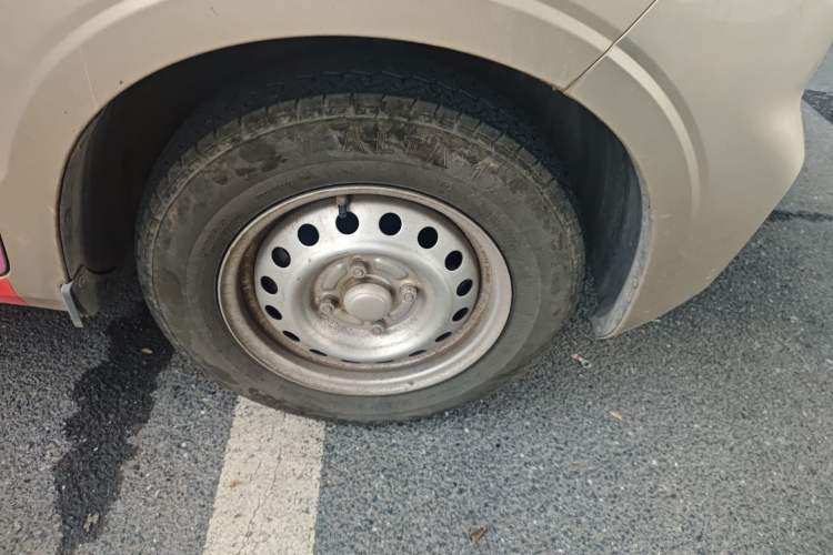 Used Wuling Hongguang V 2019 1.5L Base Version China VI LAR Right Front Wheel Hub