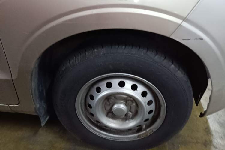 Used Wuling Hongguang V 2019 1.5L Jingqu Version China VI LAR Right Front Wheel Hub