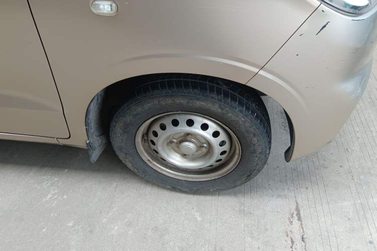 Used Wuling Hongguang V 2019 1.5L Jingqu Version China VI LAR Right Front Wheel Hub