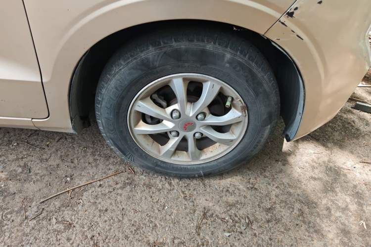 Used Wuling Hongguang V 2019 1.5L Enjoyment Version China VI LAR Right Front Wheel Hub