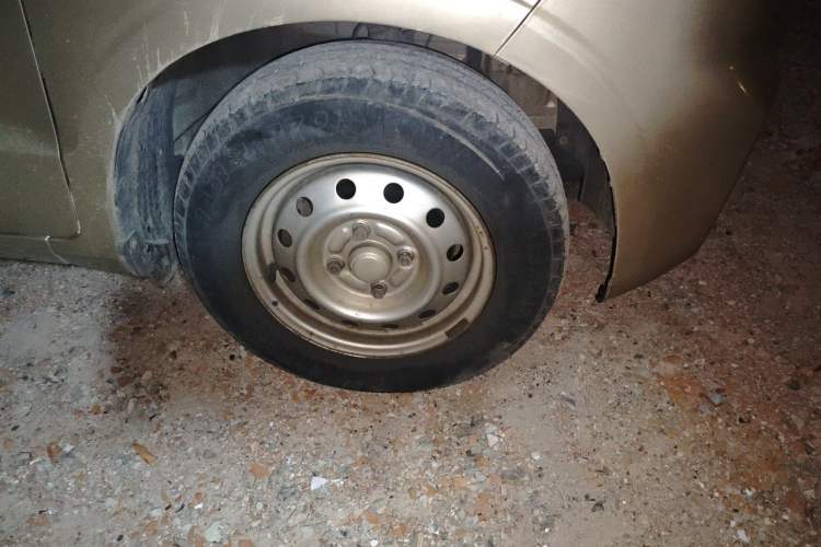 Used Wuling Hongguang V 2019 1.5L Base Version China VI LAR Right Front Wheel Hub