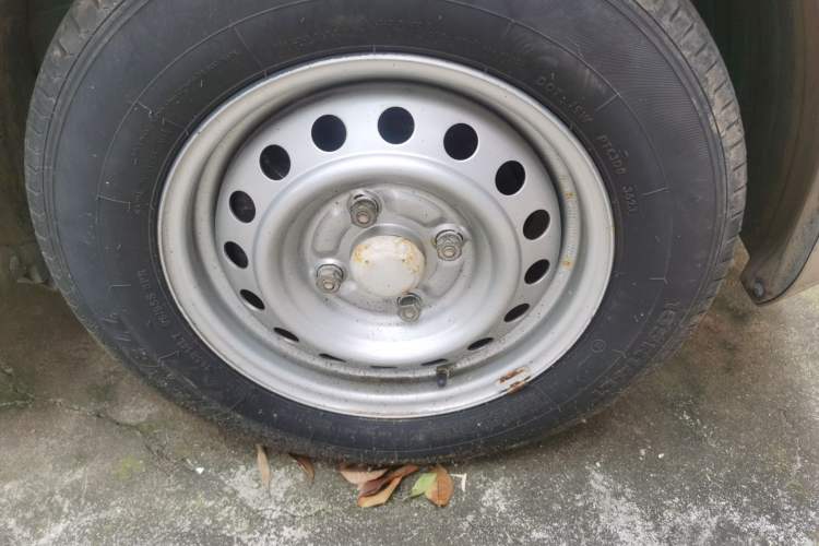 Used Wuling Hongguang V 2019 1.5L Jingqu Version China VI LAR Right Front Wheel Hub