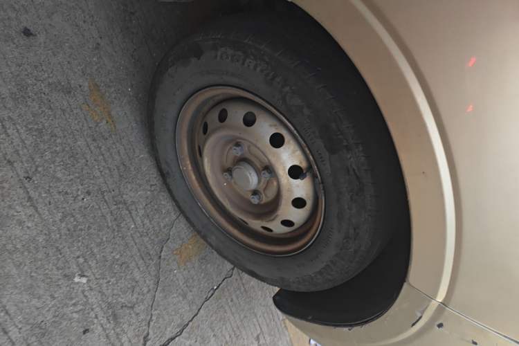 Used Wuling Hongguang V 2019 1.5L Jingqu Edition Sealed-Window Vehicle China VI LAR Right Front Wheel Hub