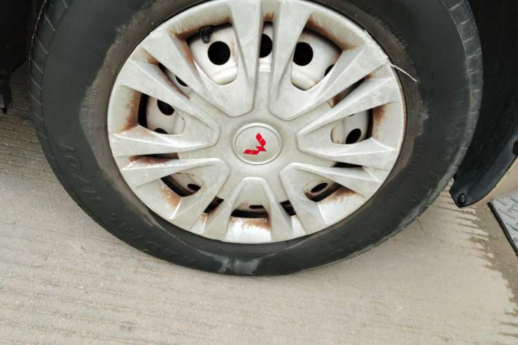 Used Wuling Hongguang V 2019 1.5L Base Version China VI LAR Right Front Wheel Hub