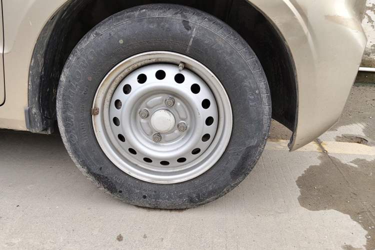 Used Wuling Hongguang V 2019 1.5L Base Version China VI LAR Right Front Wheel Hub