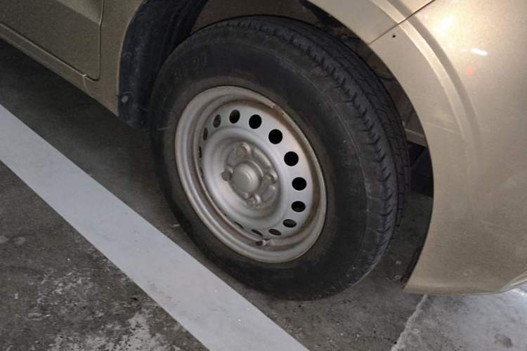 Used Wuling Hongguang V 2019 1.5L Jingqu Version China VI LAR Right Front Wheel Hub