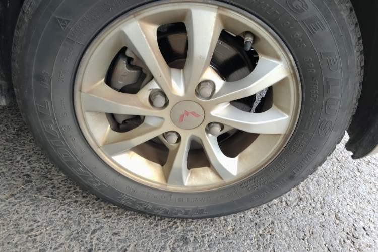 Used Wuling Hongguang V 2019 1.5L Enjoyment Version China VI LAR Right Front Wheel Hub