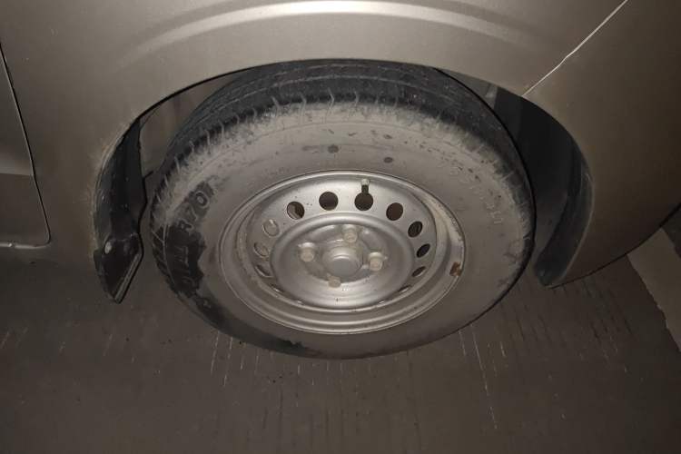 Used Wuling Hongguang V 2019 1.5L Jingqu Version China VI LAR Right Front Wheel Hub