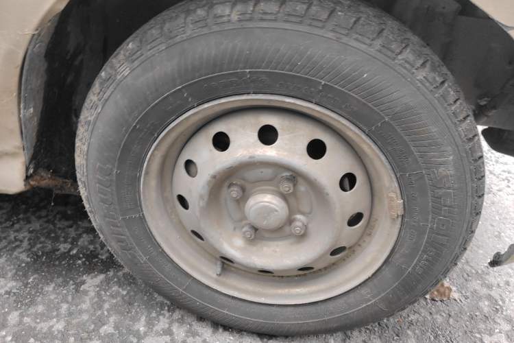 Used Wuling Hongguang V 2019 1.5L Jingqu Version China VI LAR Right Front Wheel Hub