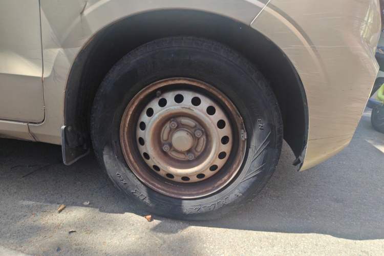 Used Wuling Hongguang V 2019 1.5L Jingqu Version China VI LAR Right Front Wheel Hub