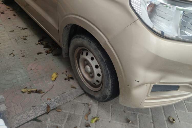 Used Wuling Hongguang V 2019 1.5L Jingqu Version China VI LAR Right Front Wheel Hub