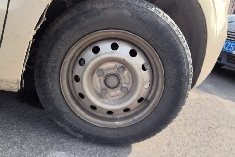 Used Wuling Hongguang V 2019 1.5L Jingqu Version China VI LAR Right Front Wheel Hub