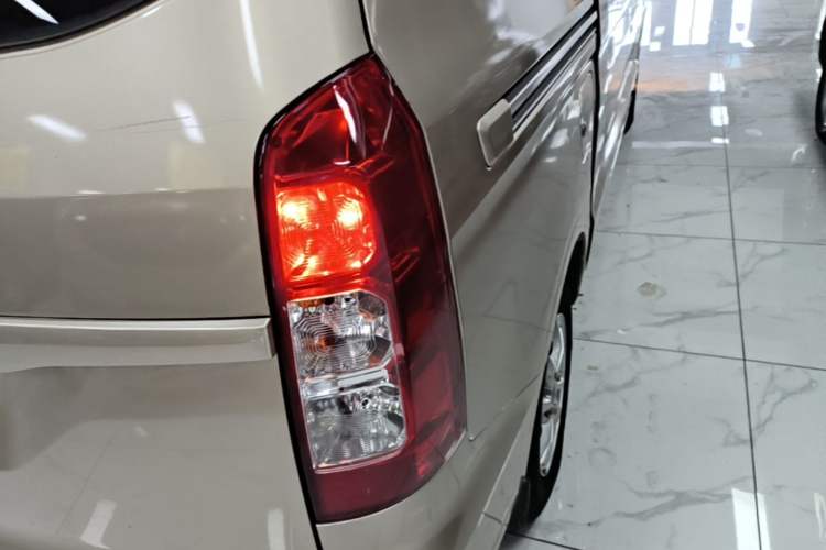 Used Wuling Hongguang V 2019 1.5L Enjoyment Version China VI LAR Right Rear Taillight