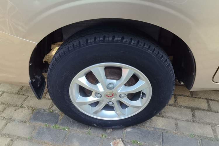 Used Wuling Hongguang V 2019 1.5L Enjoyment Version China VI LAR Right Rear Wheel Hub