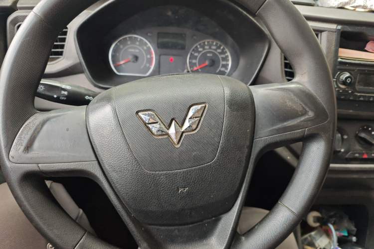 Used Wuling Hongguang V 2019 1.5L Base Version China VI LAR Steering Wheel