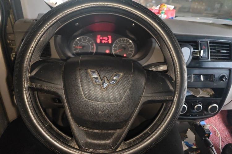 Used Wuling Hongguang V 2019 1.5L Base Window-Sealed Vehicle China VI LAR Steering Wheel