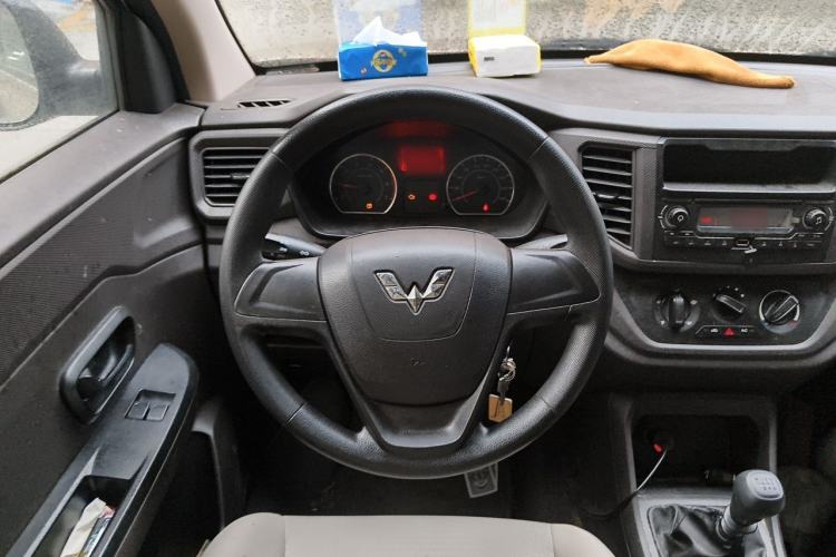 Used Wuling Hongguang V 2019 1.5L Base Version China VI LAR Steering Wheel