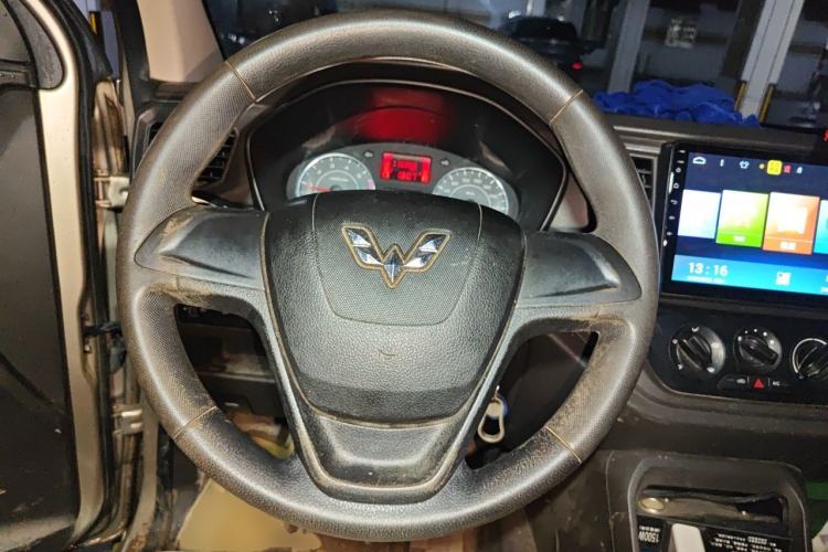 Used Wuling Hongguang V 2019 1.5L Jingqu Version China VI LAR Steering Wheel