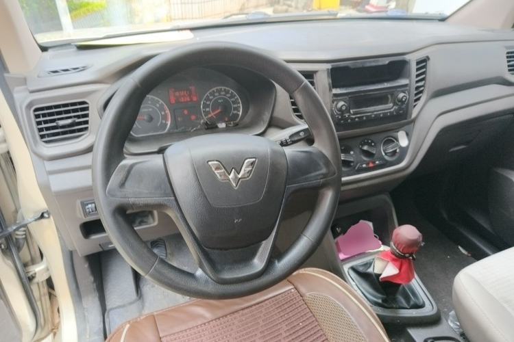 Used Wuling Hongguang V 2019 1.5L Jingqu Edition Sealed-Window Vehicle China VI LAR Steering Wheel