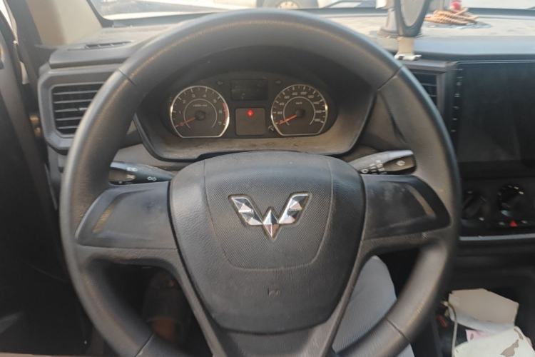 Used Wuling Hongguang V 2019 1.5L Jingqu Edition Sealed-Window Vehicle China VI LAR Steering Wheel