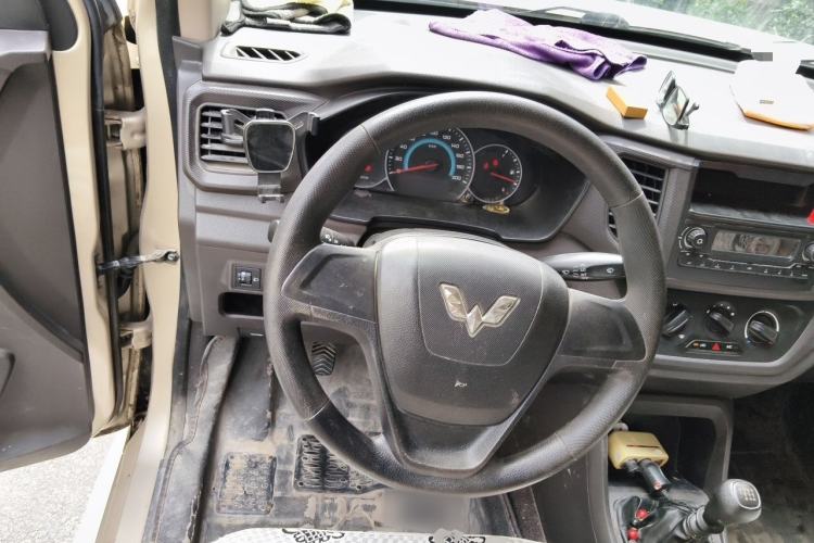 Used Wuling Hongguang V 2019 1.5L Enjoyment Version China VI LAR Steering Wheel