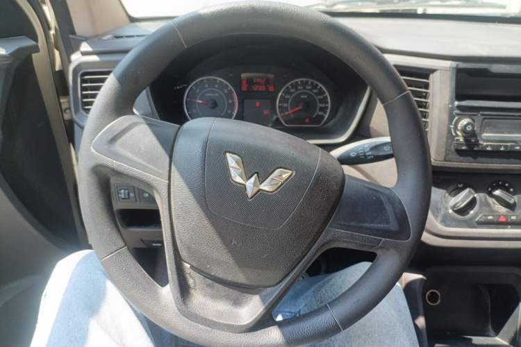 Used Wuling Hongguang V 2019 1.5L Base Version China VI LAR Steering Wheel