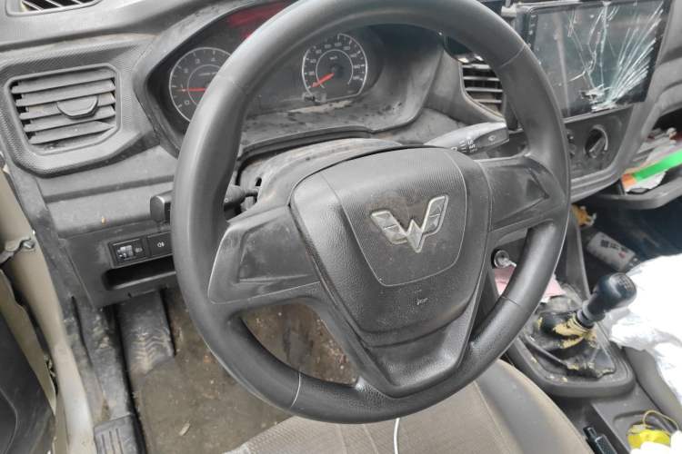 Used Wuling Hongguang V 2019 1.5L Jingqu Version China VI LAR Steering Wheel