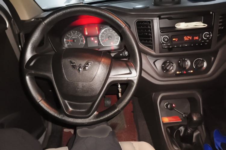 Used Wuling Hongguang V 2019 1.5L Jingqu Edition Sealed-Window Vehicle China VI LAR Steering Wheel