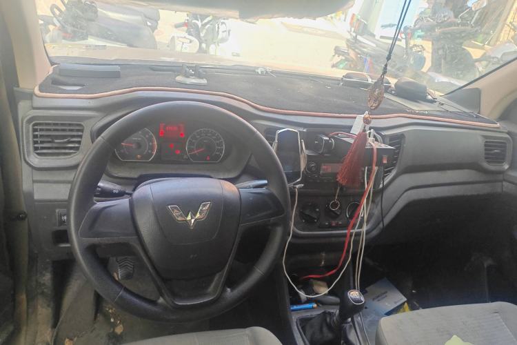 Used Wuling Hongguang V 2019 1.5L Jingqu Version China VI LAR Steering Wheel