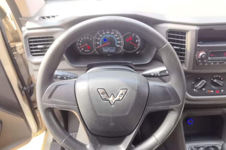 Used Wuling Hongguang V 2019 1.5L Enjoyment Version China VI LAR Steering Wheel