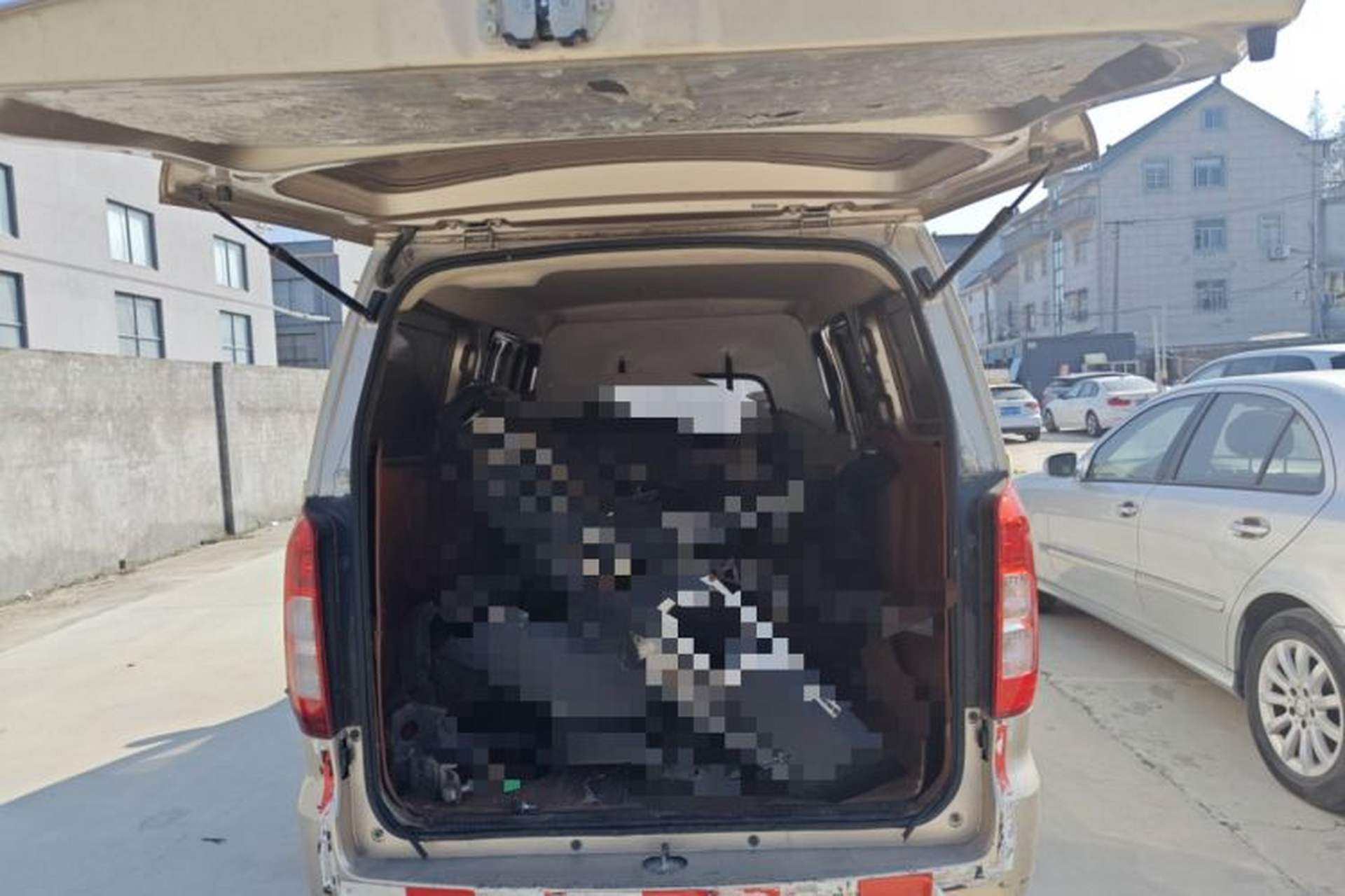Used Wuling Hongguang V 2019 1.5L Jingqu Edition Sealed-Window Vehicle China VI LAR Trunk