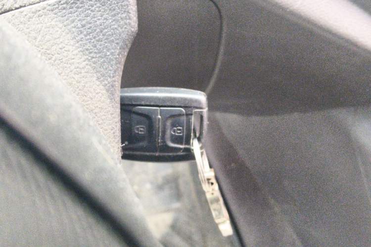 Used Wuling Hongguang V 2019 1.5L Jingqu Edition Sealed-Window Vehicle China VI LAR Vehicle Key