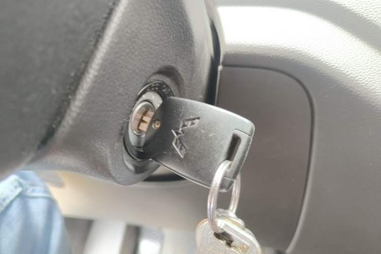 Used Wuling Hongguang V 2019 1.5L Jingqu Edition Sealed-Window Vehicle China VI LAR Vehicle Key