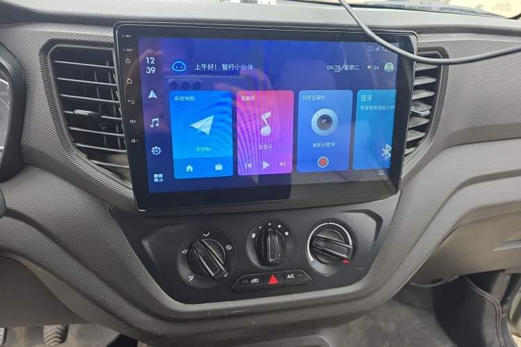 Used Wuling Hongguang V 2020 1.5L Commercial Vehicle China VI LAR Audio And AC Panel