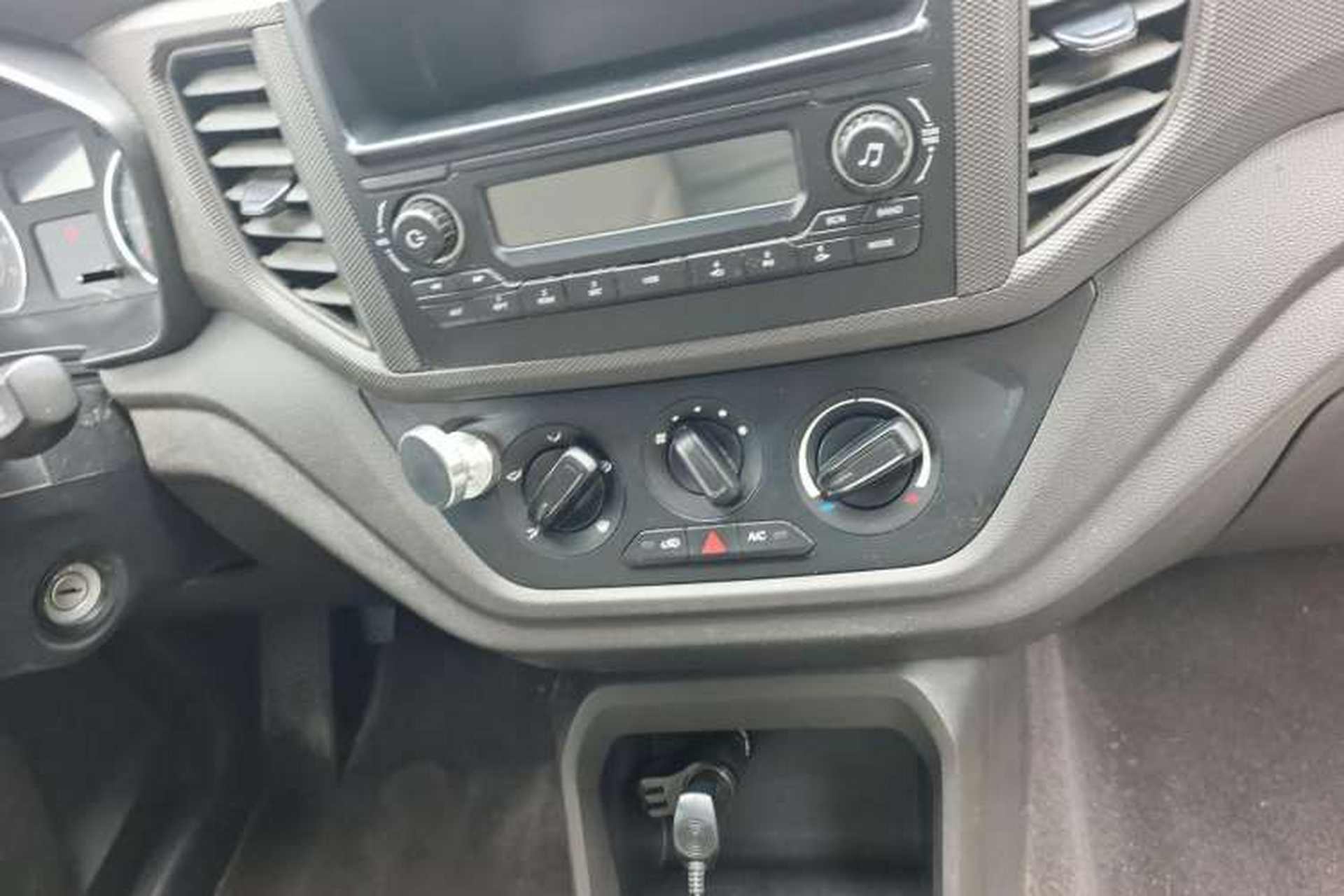 Used Wuling Hongguang V 2020 1.2L Jingqu Edition Window-Sealed Vehicle China VI LSI Audio And AC Panel