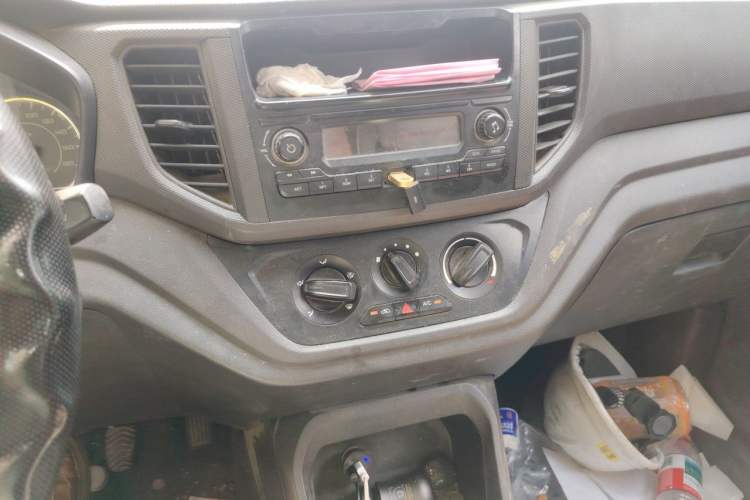 Used Wuling Hongguang V 2020 Model 1.2L Jingqu Edition China VI LSI Audio And AC Panel