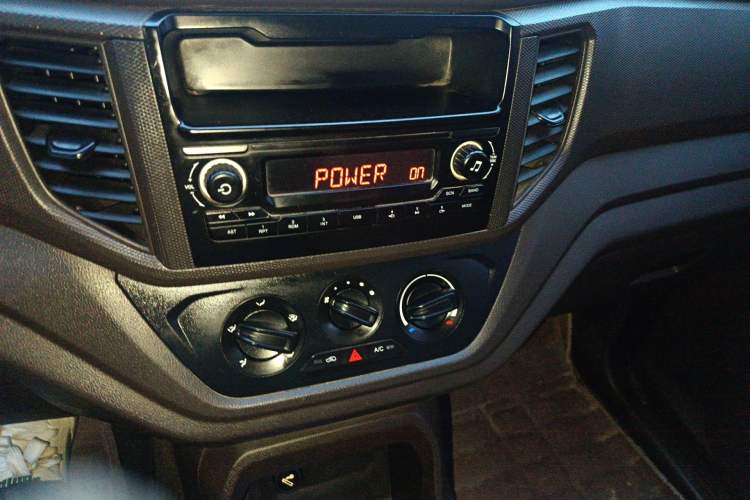 Used Wuling Hongguang V 2020 Model 1.2L Jingqu Edition China VI LSI Audio And AC Panel