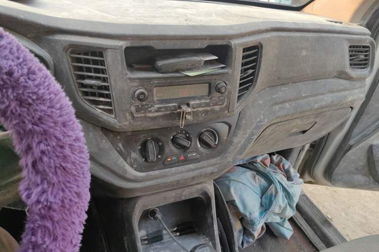 Used Wuling Hongguang V 2020 1.5L Commercial Vehicle China VI LAR Audio And AC Panel