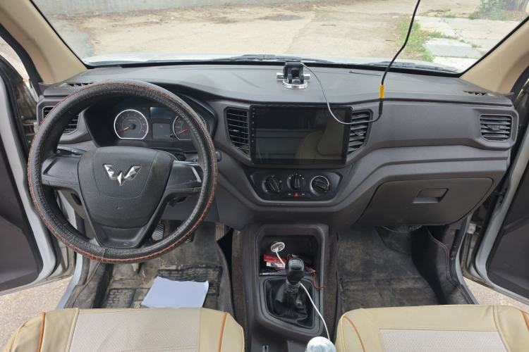 Used Wuling Hongguang V 2020 1.5L Commercial Vehicle China VI LAR Center Console