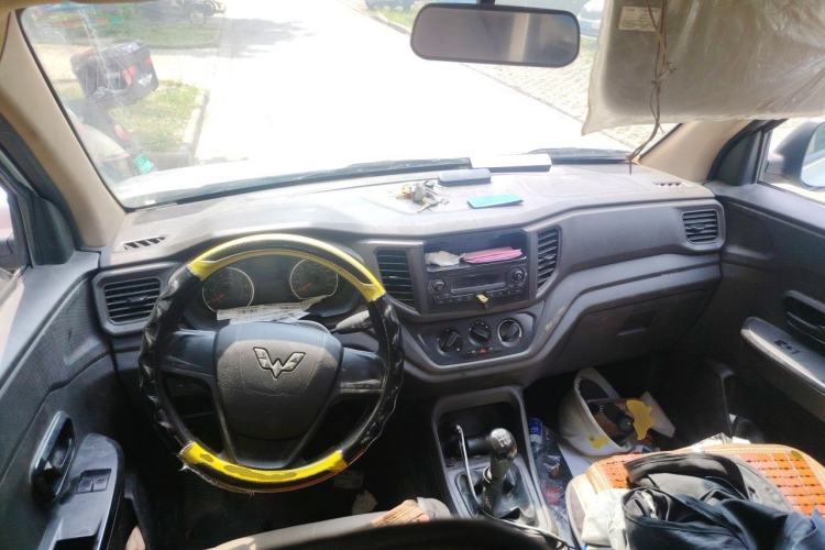 Used Wuling Hongguang V 2020 Model 1.2L Jingqu Edition China VI LSI Center Console