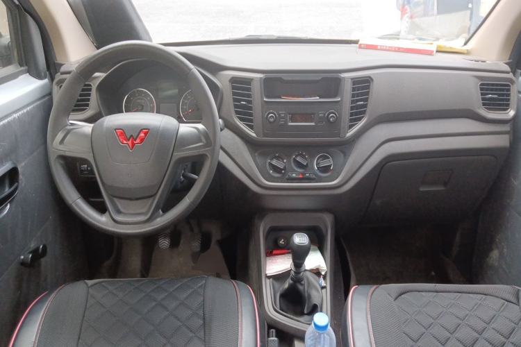 Used Wuling Hongguang V 2020 1.5L Commercial Vehicle China VI LAR Center Console